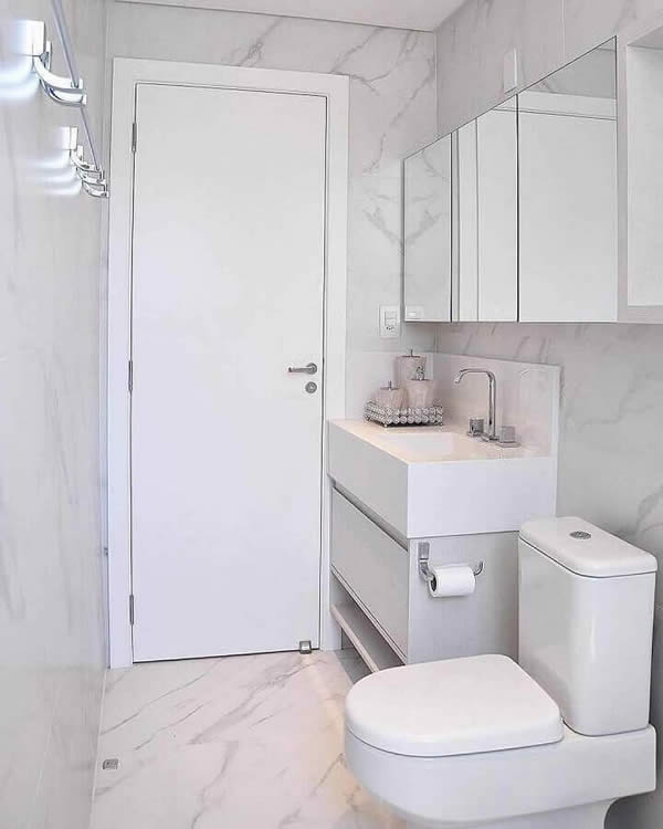 Decoração simples para banheiro pequeno de apartamento | Foto: Sture Móveis